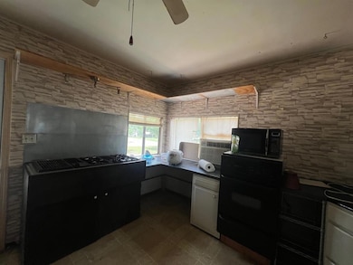 1139 E 2nd St, Cushing, OK 74023 - photo 6