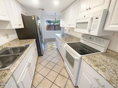 712 W Limberlost Dr unit 56, Tucson, AZ 85705 - photo 6