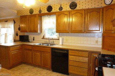 59 Iroquois St, Struthers, OH 44471 - photo 6