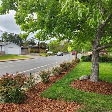 1399 NW Highland Ave, Grants Pass, OR 97526 - photo 6