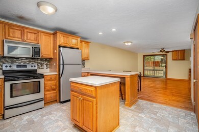 79 Meadow Pond Dr unit 30C, Leominster, MA 01453 - photo 4