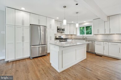 6811 Lemon Rd, McLean, VA 22101 - photo 3
