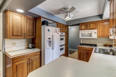 324 W 27th St (17 of 41)