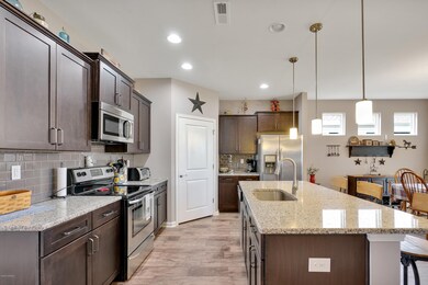 525SlipperyRockWay-05