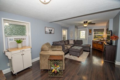 2902 Adams Rd Niles Living room