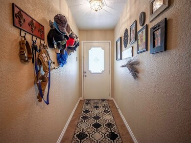 818 W 3rd St, Eddy, TX 76524 - photo 6