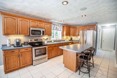 9 Partridge Cir, Salem, NH 03079 - photo 3