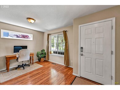 Living Room/Entrance