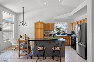 Upgraded Deluxe Kitchen with brand new Quartz coun