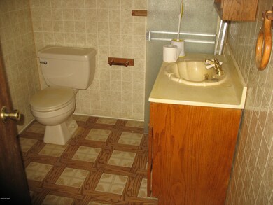 4110 Mimbres Hall Bath