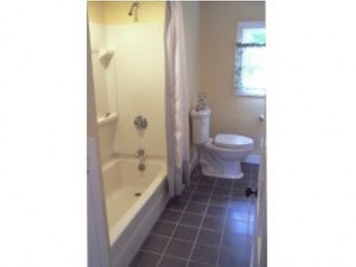 10 Heath St, Newton, NH 03858 - photo 5