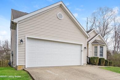 9805 River Trail Dr, Louisville, KY 40229 - photo 2