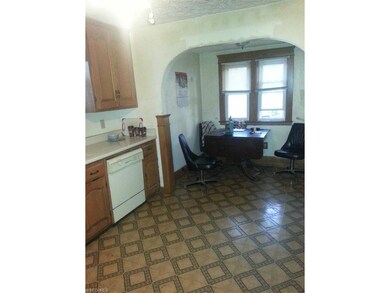 Updated kitchen with dinette area