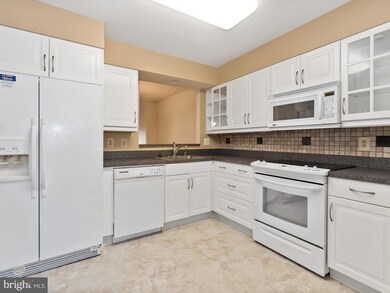 7351 Eden Brook Dr, Columbia, MD 21046 - photo 3