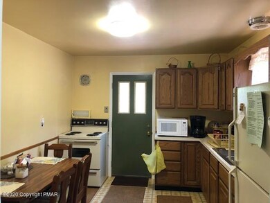 372 Brier Crest Rd, Blakeslee, PA 18610 - photo 2