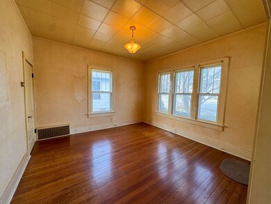 1060 Market St, Sainte Genevieve, MO 63670 - photo 2