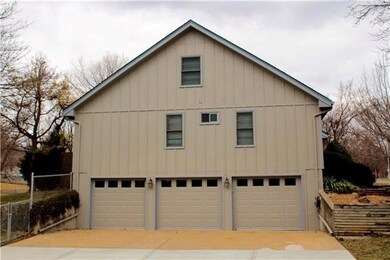 7138 Halsey Dr, Shawnee, KS 66216 - photo 2