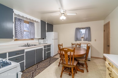 410 N Ash St, Crookston, MN 56716 - photo 5