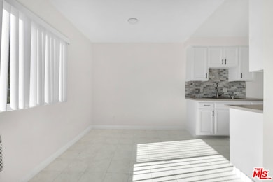 7228 Allott Ave unit 6, Los Angeles, CA 91405 - photo 2