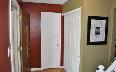 Entry/Powder Room