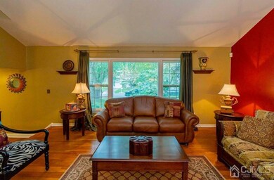 FORMAL BRIGHT LIVING ROOM