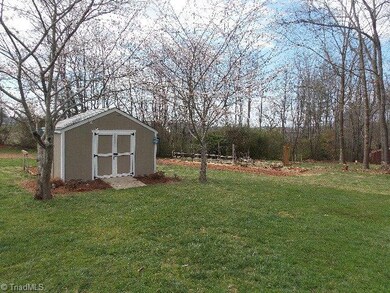 273 Jenwill Dr, Purlear, NC 28665 - photo 2