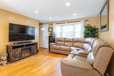 24 Meadowbrook Dr, Nashua, NH 03062 - photo 2