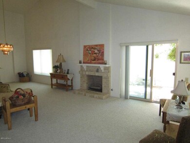 LARGE LIVING ROOM, FIREPLACE,VAULTED