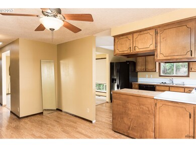 1110 Arcadia Dr, Eugene, OR 97401 - photo 4