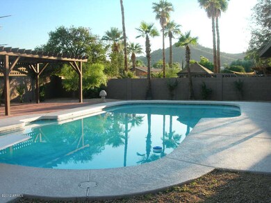 2 poolWest