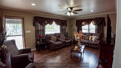 812 S Vine St, Grand Island, NE 68801 - photo 3