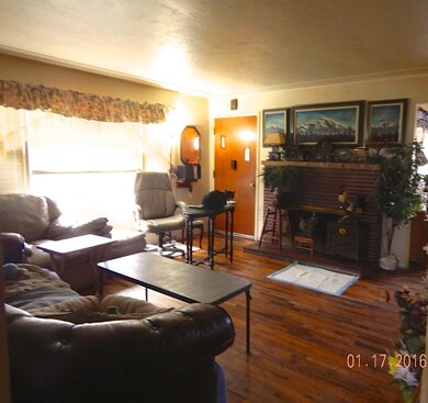 345 N 6th St, Central Point, OR 97502 - photo 4