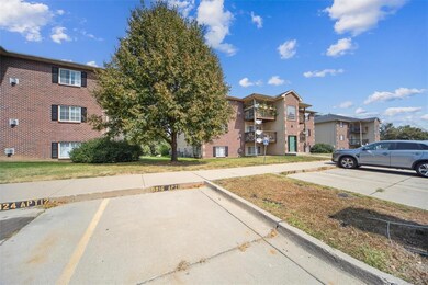 5916 Sutton Place unit 1, Urbandale, IA 50322 - photo 3