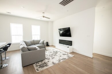 307 Cyclamen St, Houston, TX 77018 - photo 5