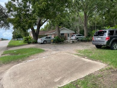 1034 W Highway 6, Alvin, TX 77511 - photo 5