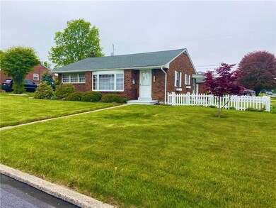 1342 Hemlock Dr, Whitehall, PA 18052 - photo 2