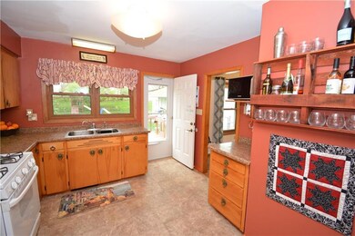 **Great working KIT w/gas stove & diwshwasher**