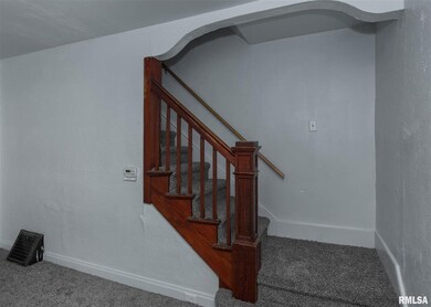 1851 W 8th St, Davenport, IA 52802 - photo 4