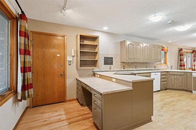 909 39th St, West Des Moines, IA 50265 - photo 5