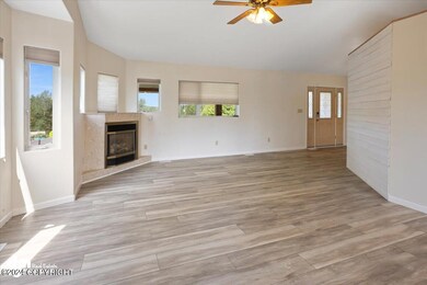 08-Living Room_SLS_-6828