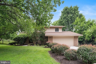 11141 Broad Green Dr, Potomac, MD 20854 - photo 3