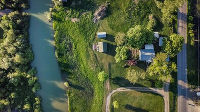 125 W Evergreen Dr, Kalispell, MT 59901 - photo 2