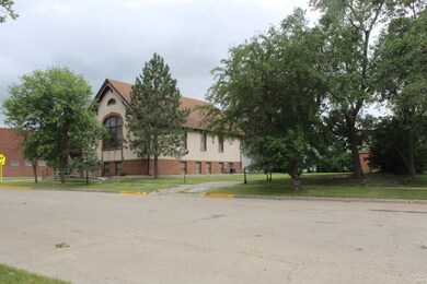 124 3rd Ave SE, Jamestown, ND 58401 - photo 3
