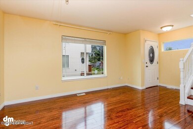 05-Living Room_MAX3465-Edit