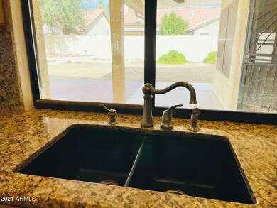 Undermount sink