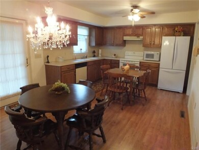 1523 Fernwood Rd, Slatington, PA 18080 - photo 6