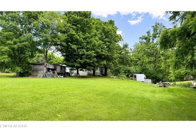EXTERIOR SIDE YARD