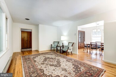 5311 Summit Dr, Fairfax, VA 22030 - photo 6