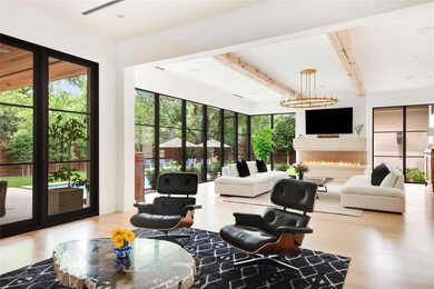 Main living area with Isokern remote control firep