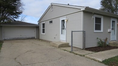 101 Ensenada Dr, Carpentersville, IL 60110 - photo 2